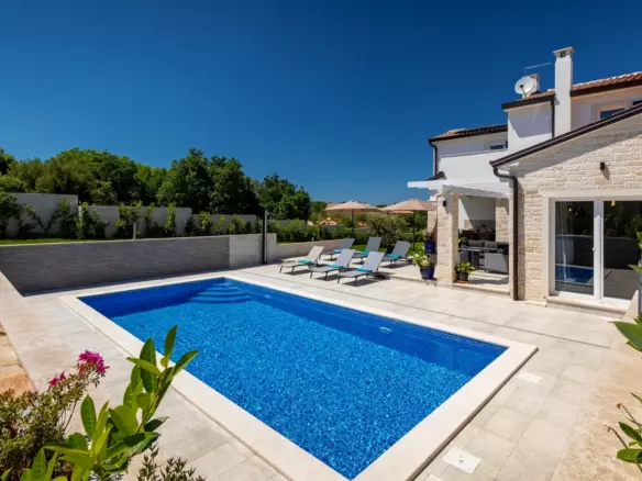 3-bedroom Detached House In Poreč, Croatia (141 M²)