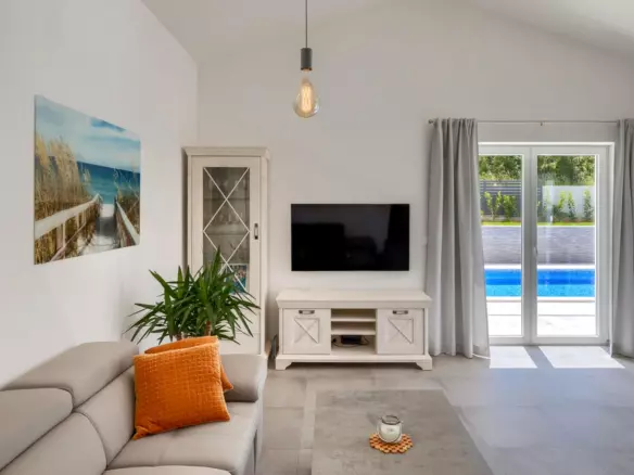 3-bedroom Detached House In Poreč, Croatia (141 M²)
