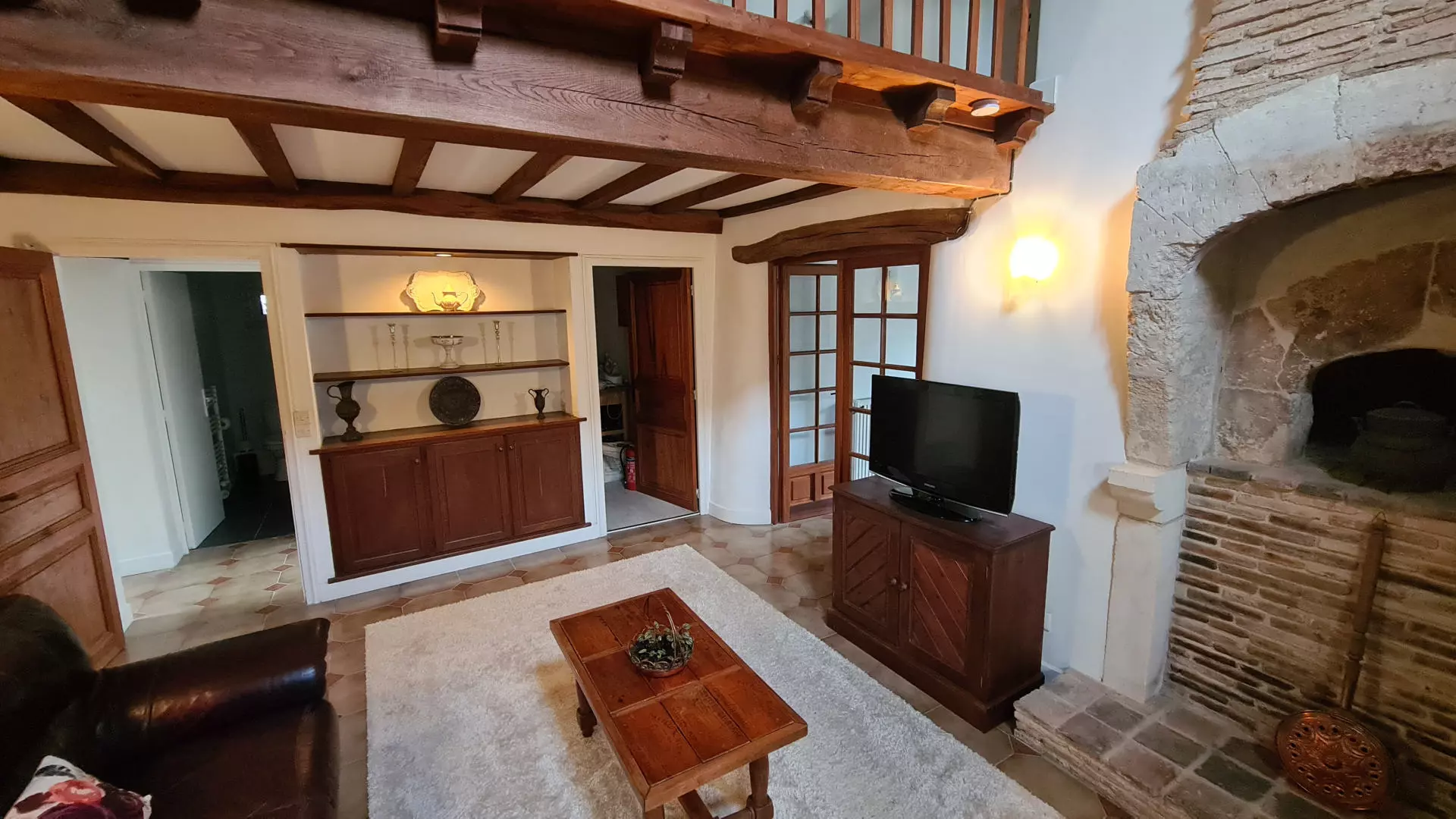 7-bedroom House In Saint-romain, France (198 M²)