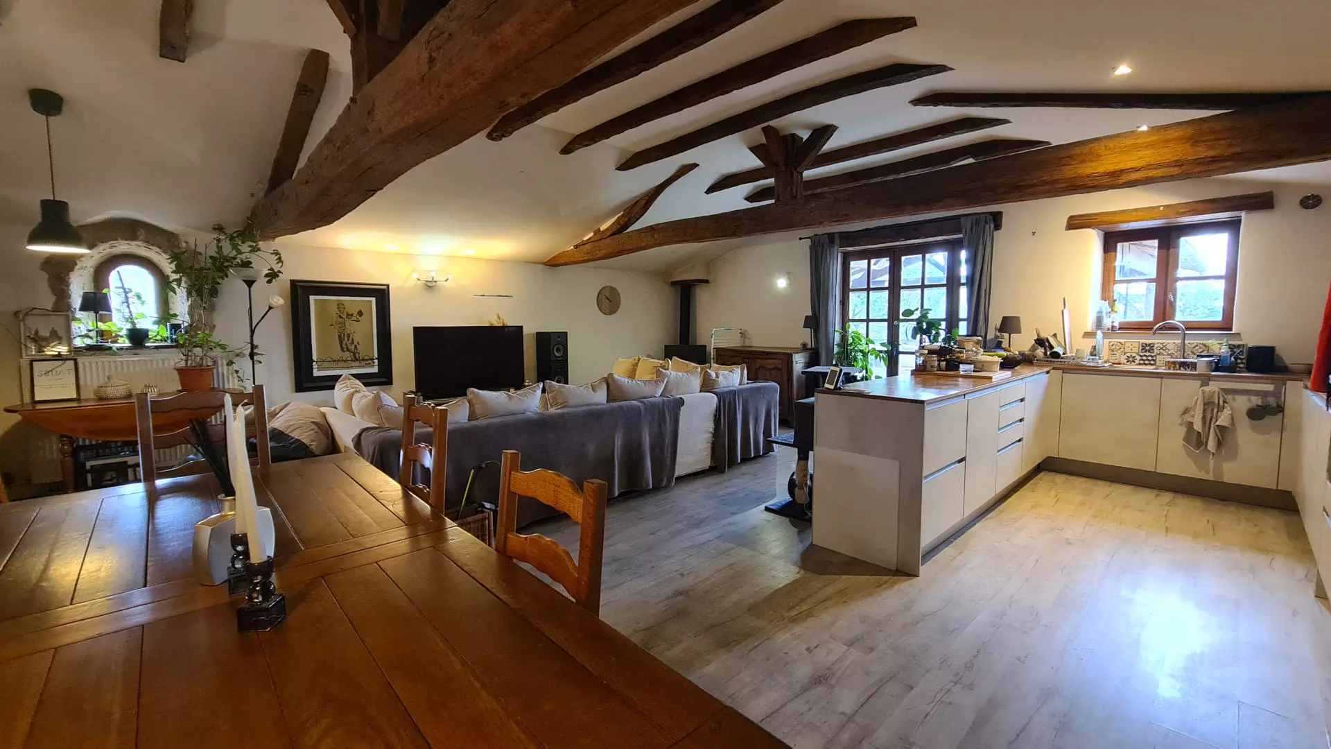 7-bedroom House In Saint-romain, France (198 M²)