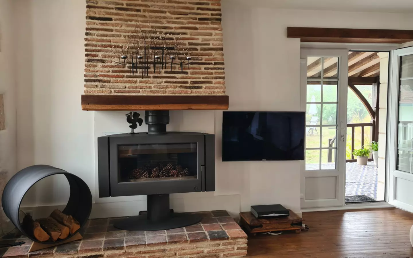 7-bedroom House In Saint-romain, France (198 M²)