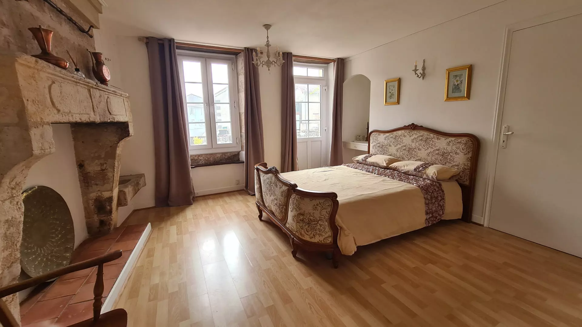 7-bedroom House In Saint-romain, France (198 M²)
