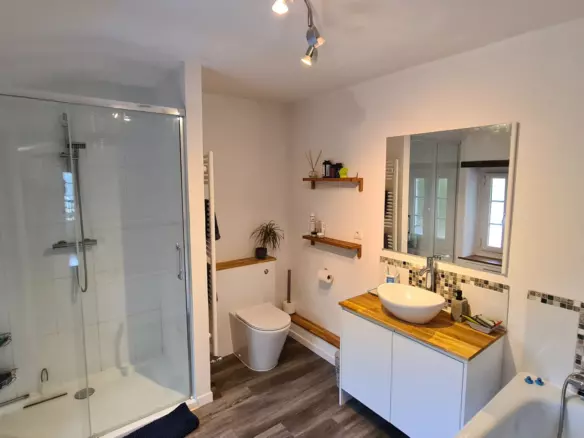 7-bedroom House In Saint-romain, France (198 M²)