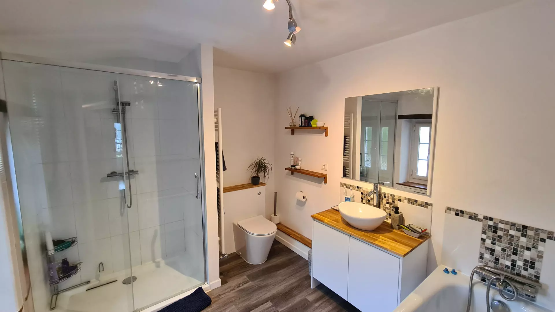 7-bedroom House In Saint-romain, France (198 M²)
