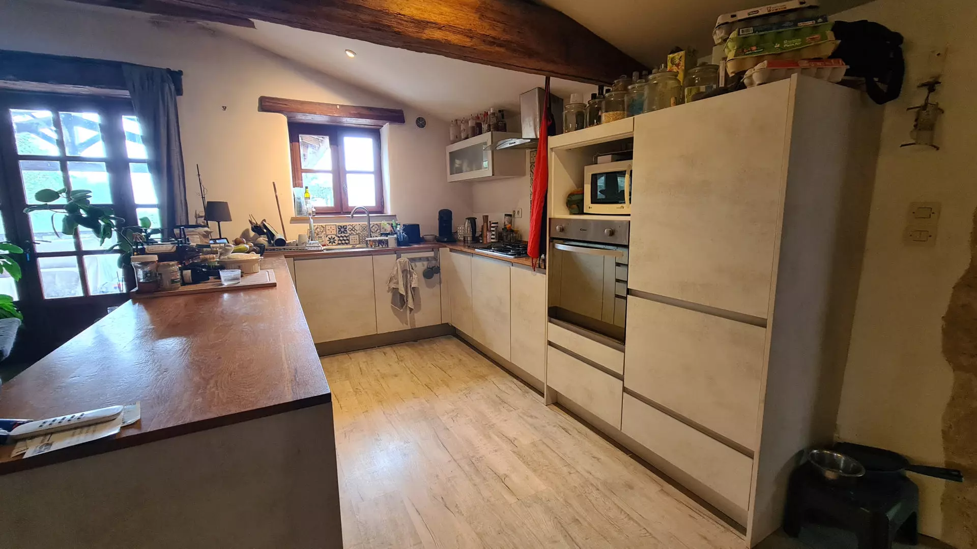 7-bedroom House In Saint-romain, France (198 M²)
