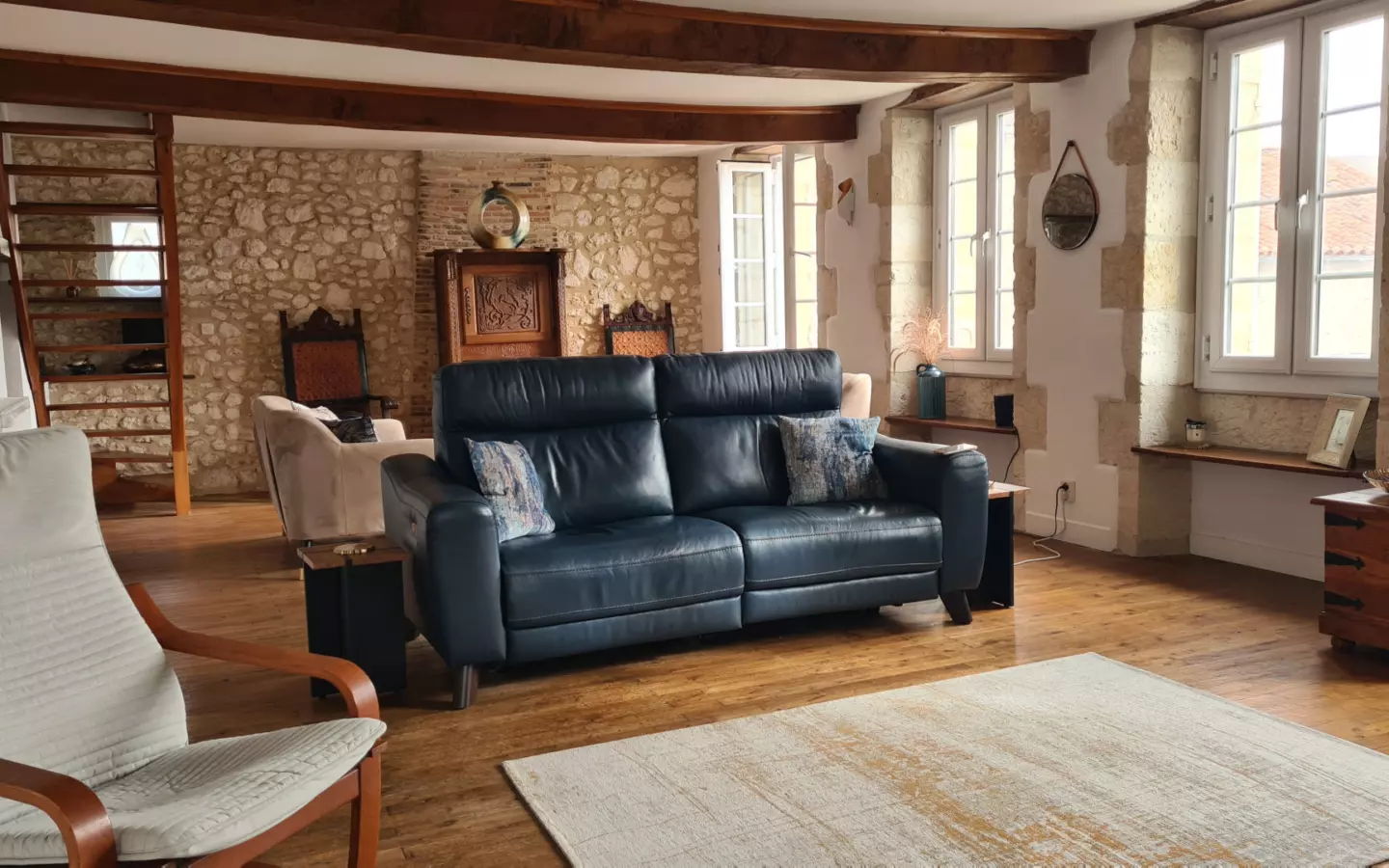 7-bedroom House In Saint-romain, France (198 M²)