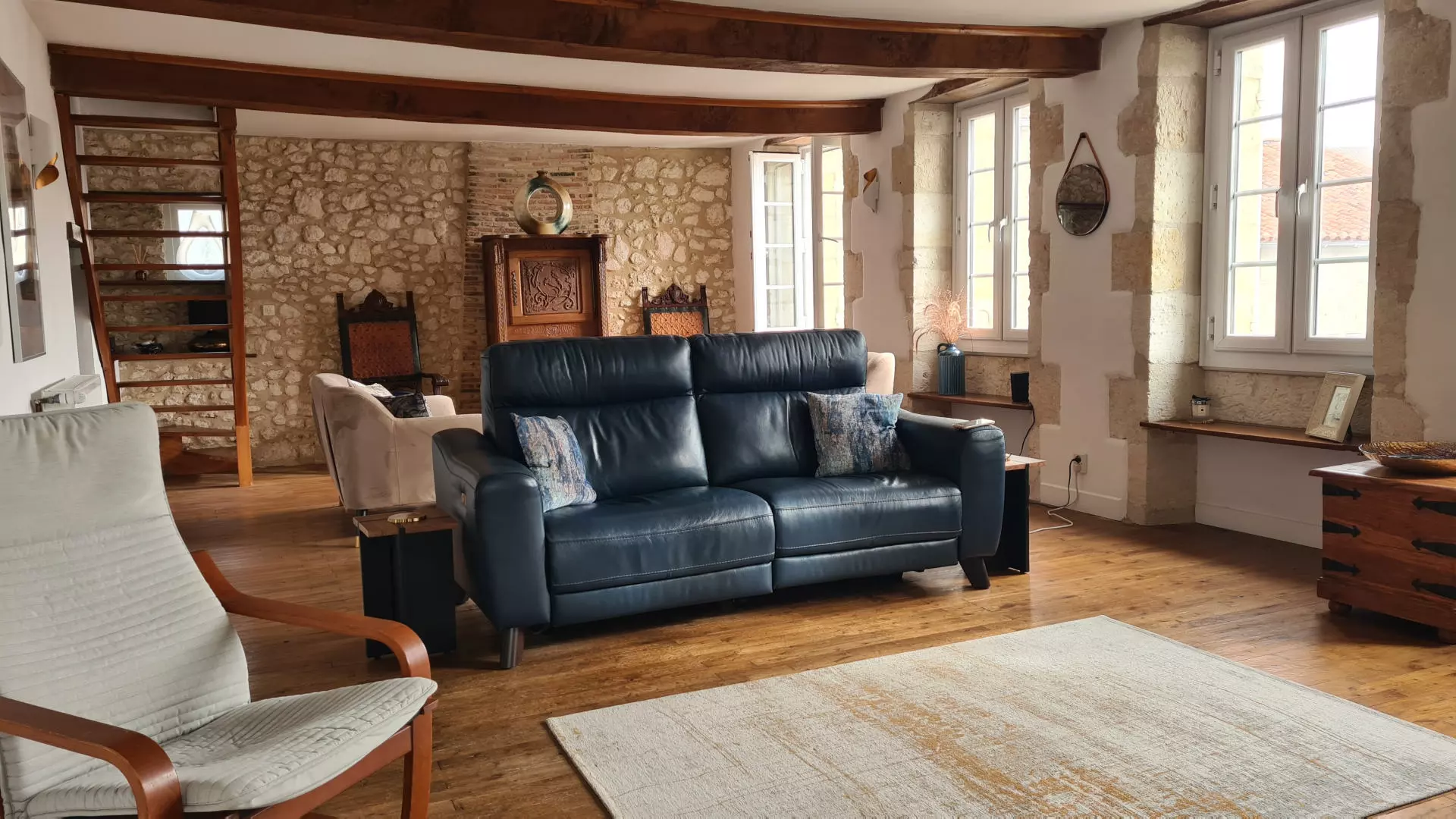 7-bedroom House In Saint-romain, France (198 M²)