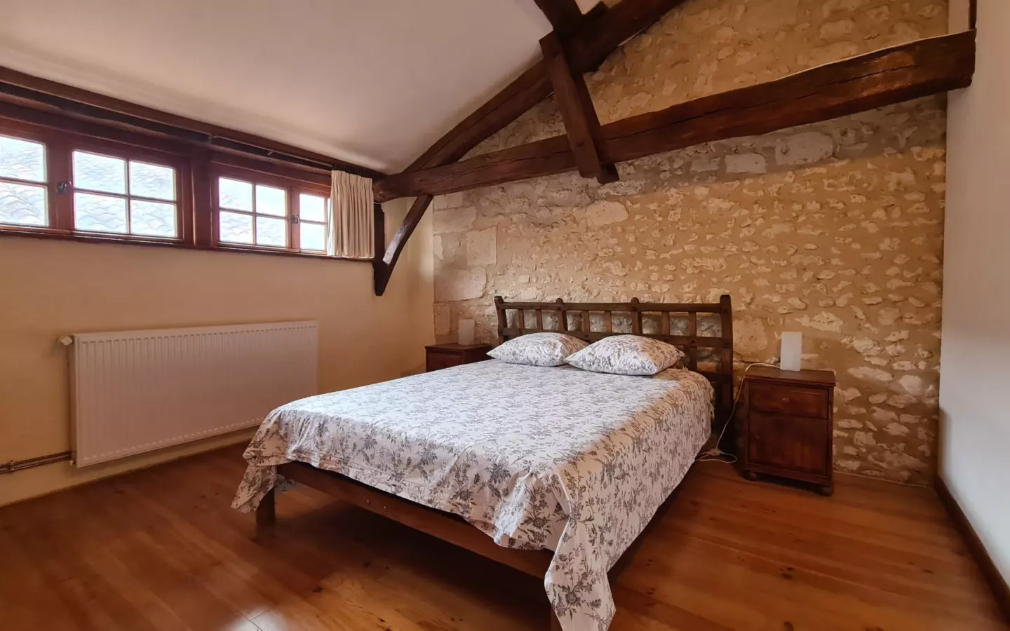 7-bedroom House In Saint-romain, France (198 M²)