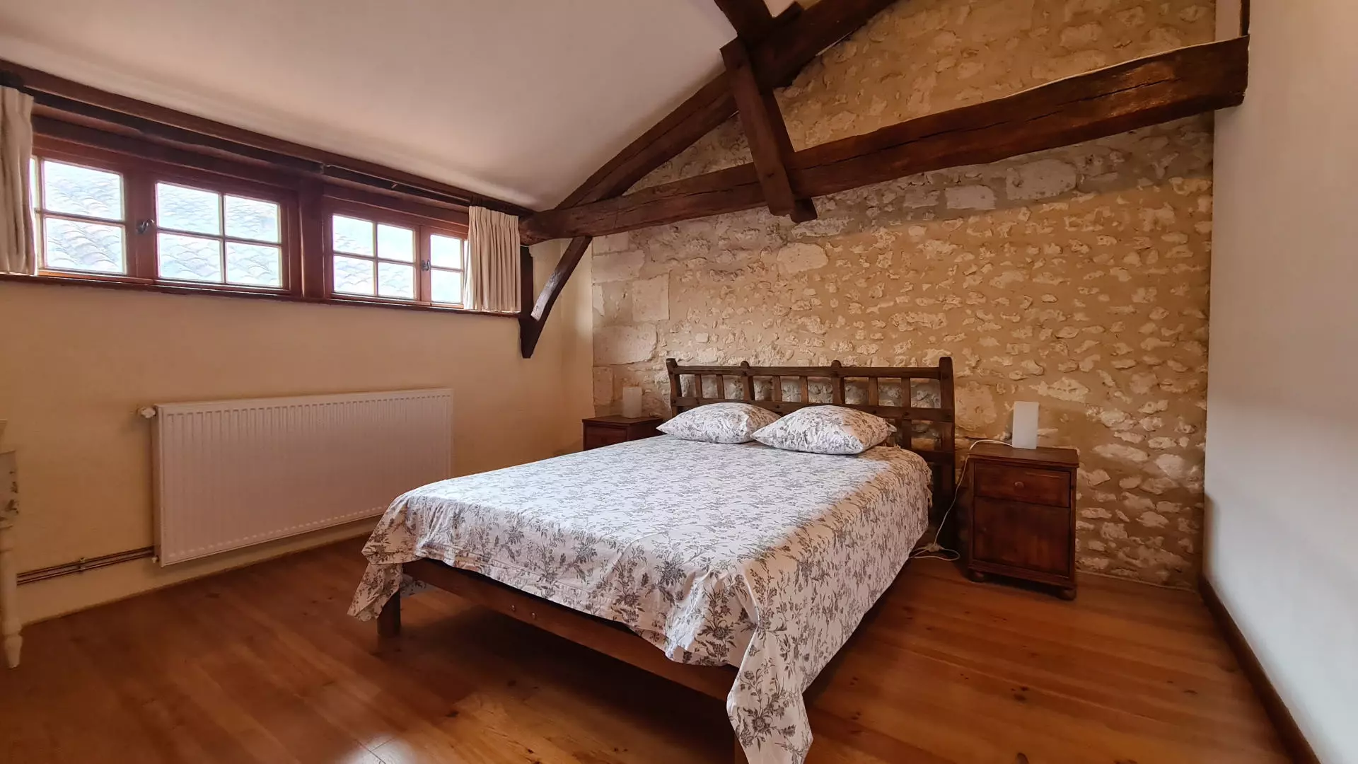 7-bedroom House In Saint-romain, France (198 M²)