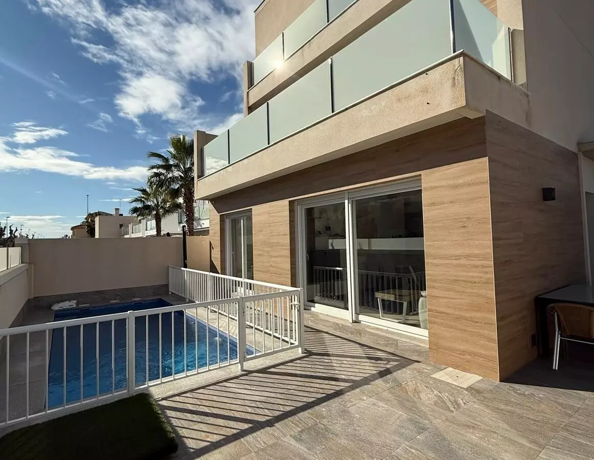 4-bedroom Villa In Pilar De La Horadada, Spain (150 M²)