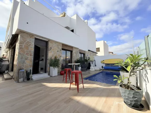 3-bedroom Villa In Orihuela Costa, Spain (80 M²)