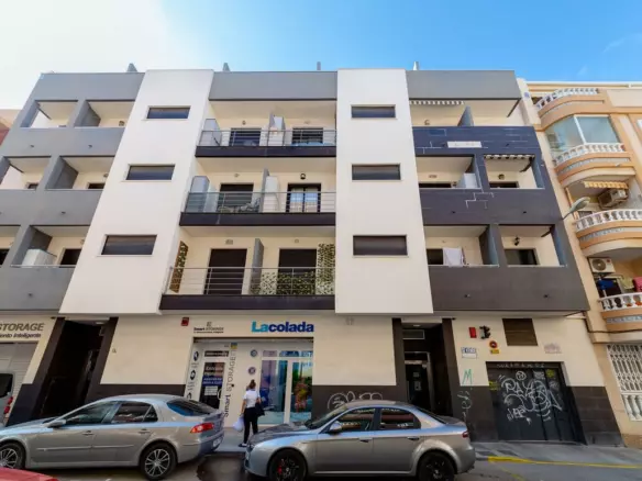 3-bedroom Apartment In Torrevieja, Spain (104 M²)