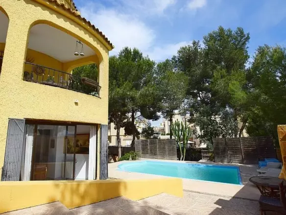 6-bedroom Villa In Orihuela Costa, Spain (250 M²)