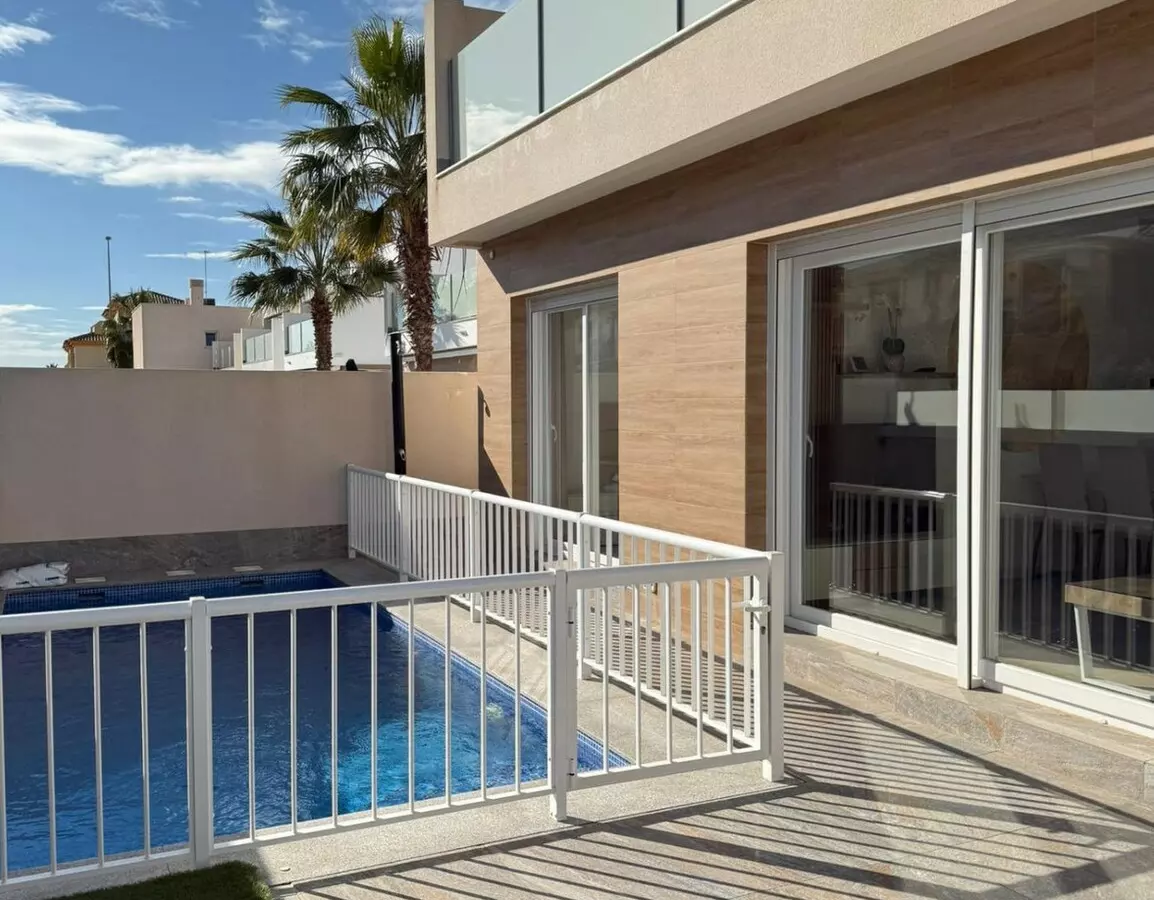 4-bedroom Villa In Pilar De La Horadada, Spain (150 M²)