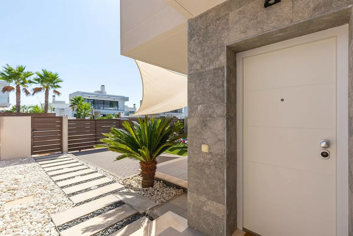 3-bedroom Villa In Orihuela, Spain (105 M²)