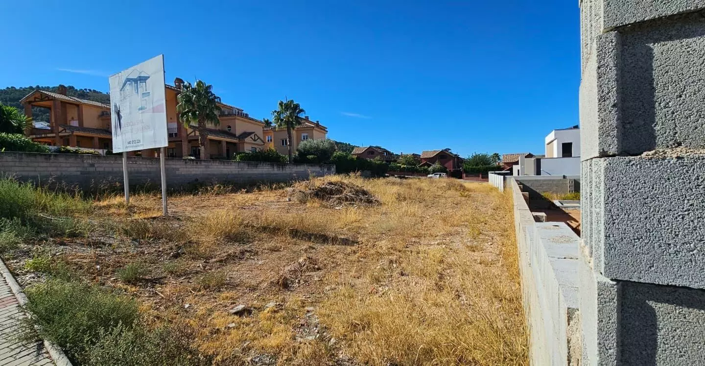 Urban Plot In Granada, Spain (287 M²)