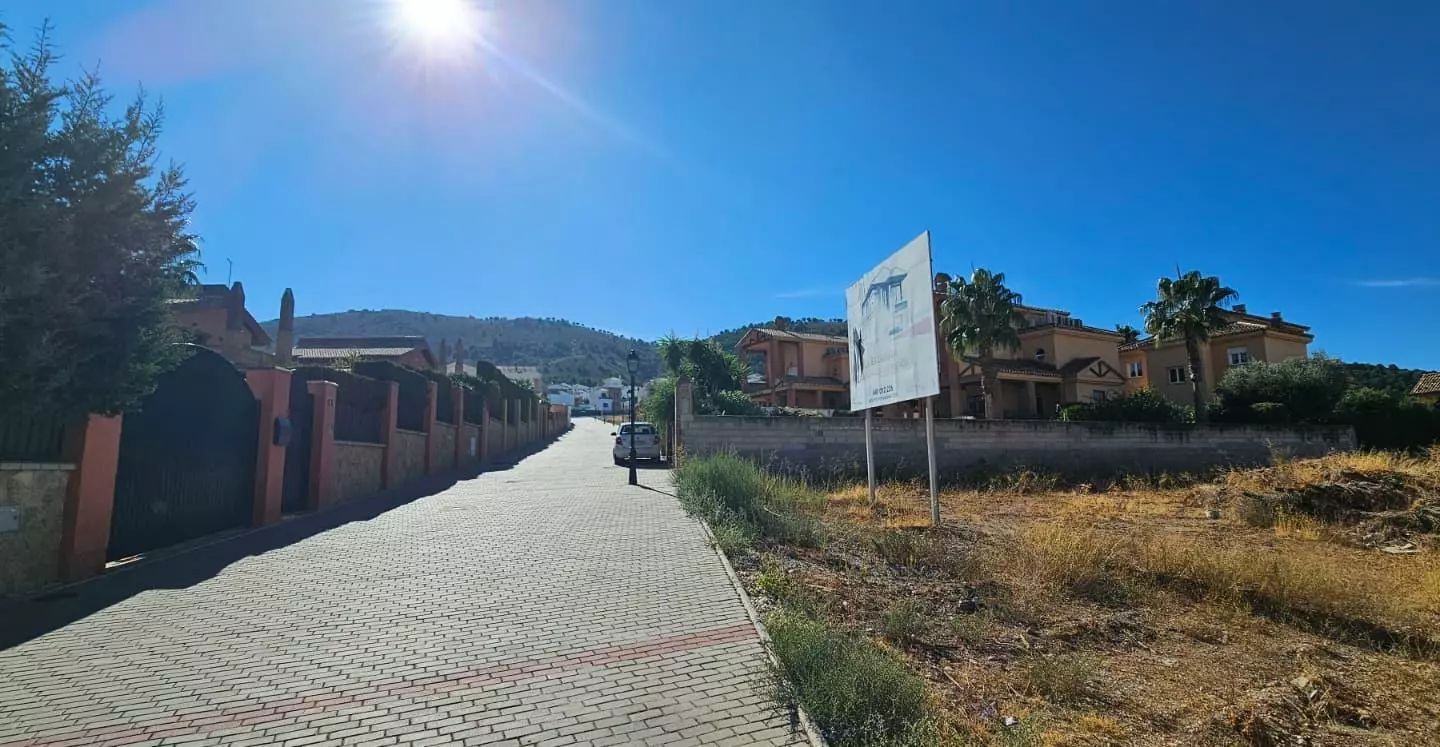 Urban Plot In Granada, Spain (287 M²)