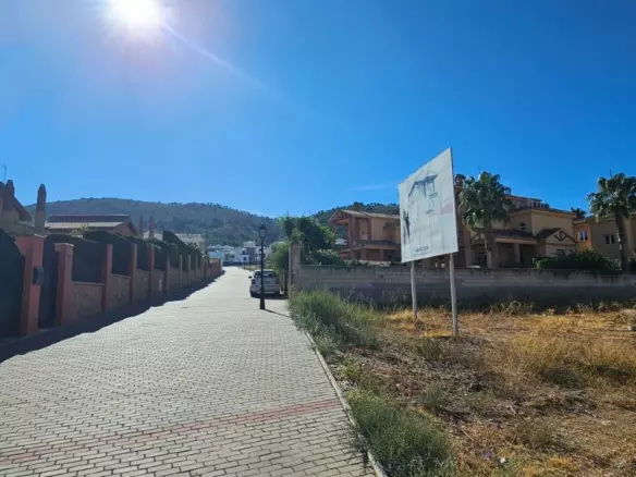 Urban Plot In Granada, Spain (287 M²)