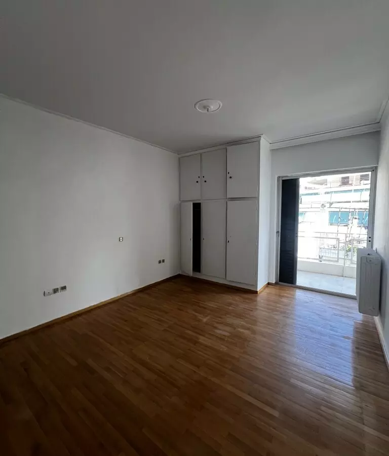 3-bedroom Flat In Zografou, Greece (141 M²)