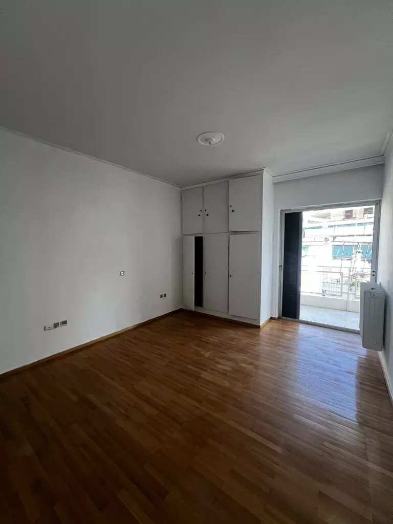 3-bedroom Flat In Zografou, Greece (141 M²)