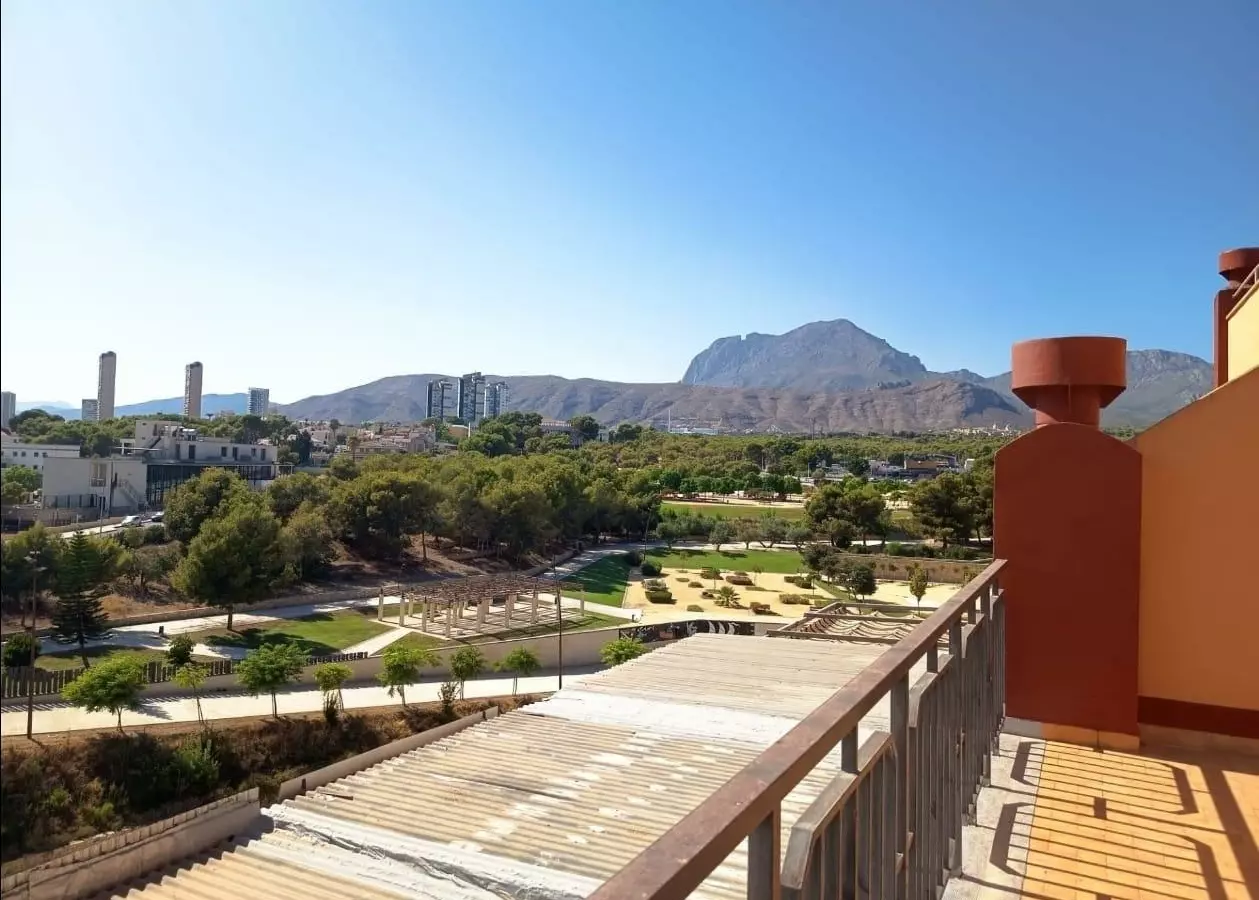 3-bedroom Apartment In Benidorm, Spain (97 M²)
