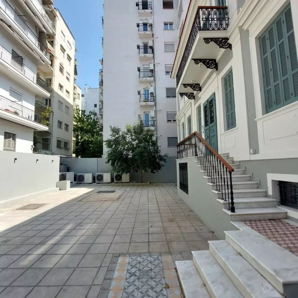 Building In Analipsi – Mpotsari – Nea Paralia, Greece (680 M²)