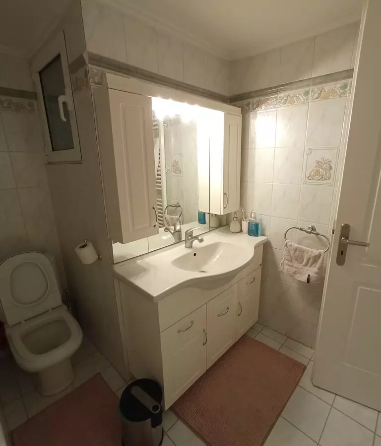4-bedroom Building In Nikaia, Greece (220 M²)