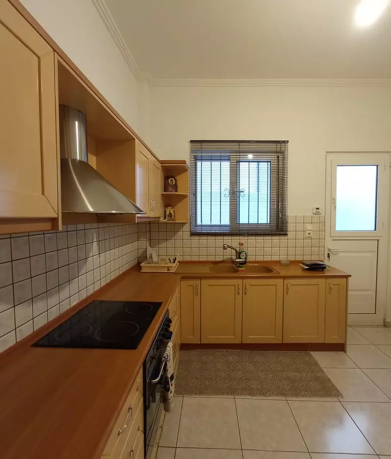 4-bedroom Building In Nikaia, Greece (220 M²)