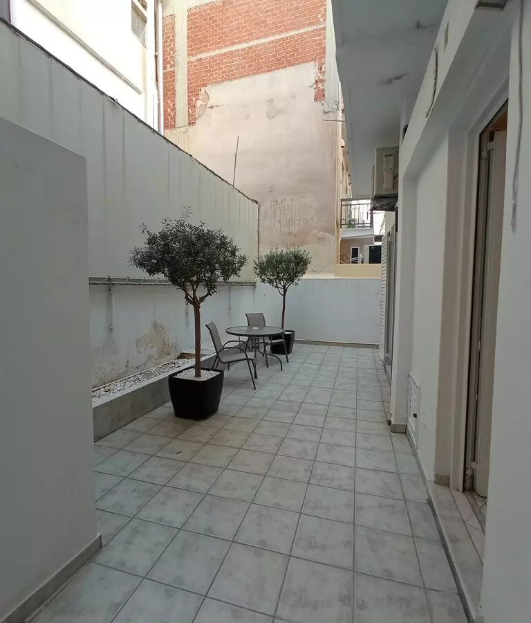 4-bedroom Building In Nikaia, Greece (220 M²)