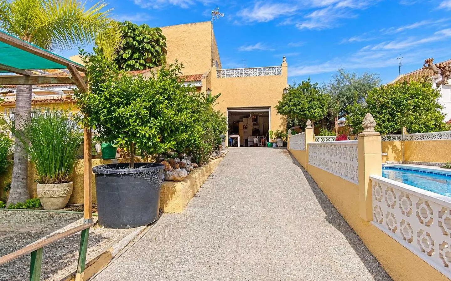 3-bedroom Villa In San Miguel De Salinas, Spain (249 M²)
