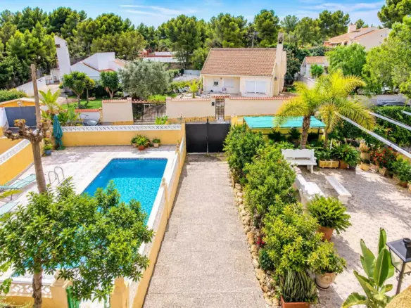 3-bedroom Villa In San Miguel De Salinas, Spain (249 M²)