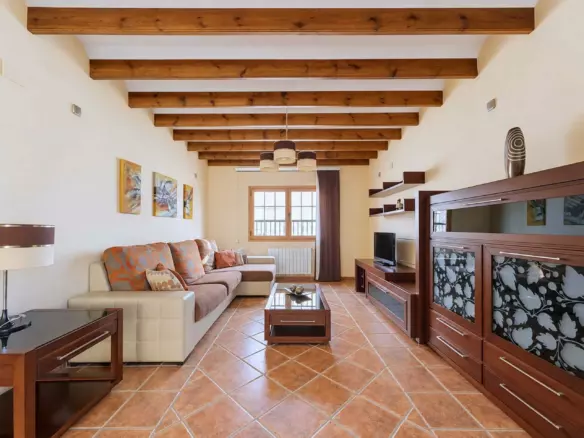 3-bedroom Townhouse In Pinoso, Spain (260 M²)