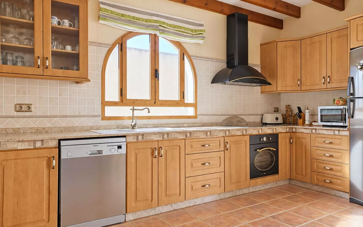 3-bedroom Townhouse In Pinoso, Spain (260 M²)