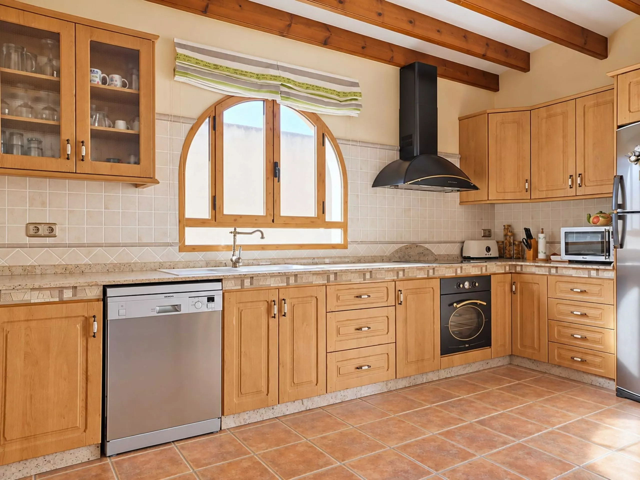 3-bedroom Townhouse In Pinoso, Spain (260 M²)