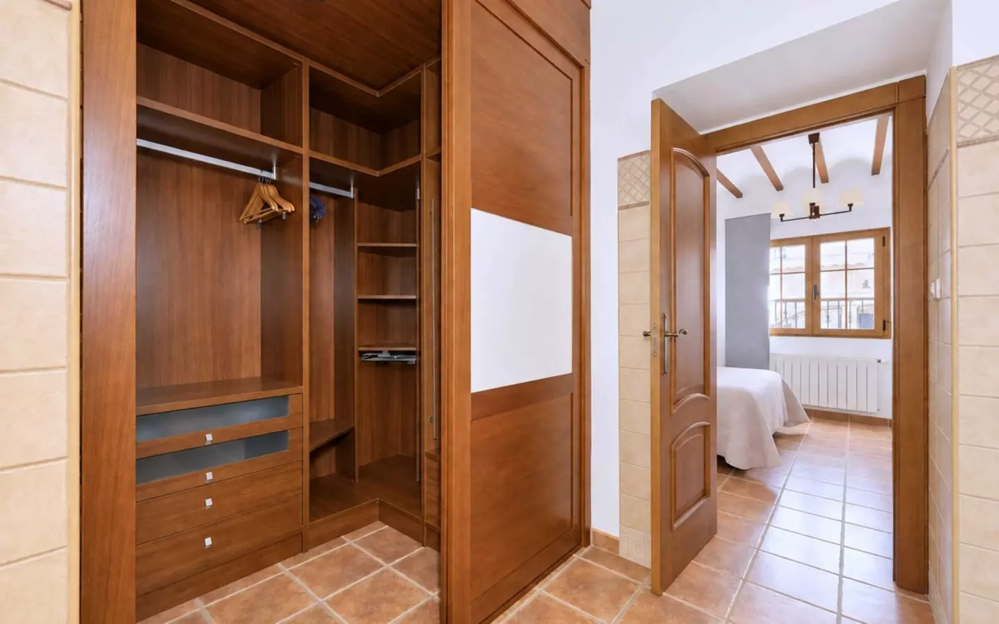 3-bedroom Townhouse In Pinoso, Spain (260 M²)