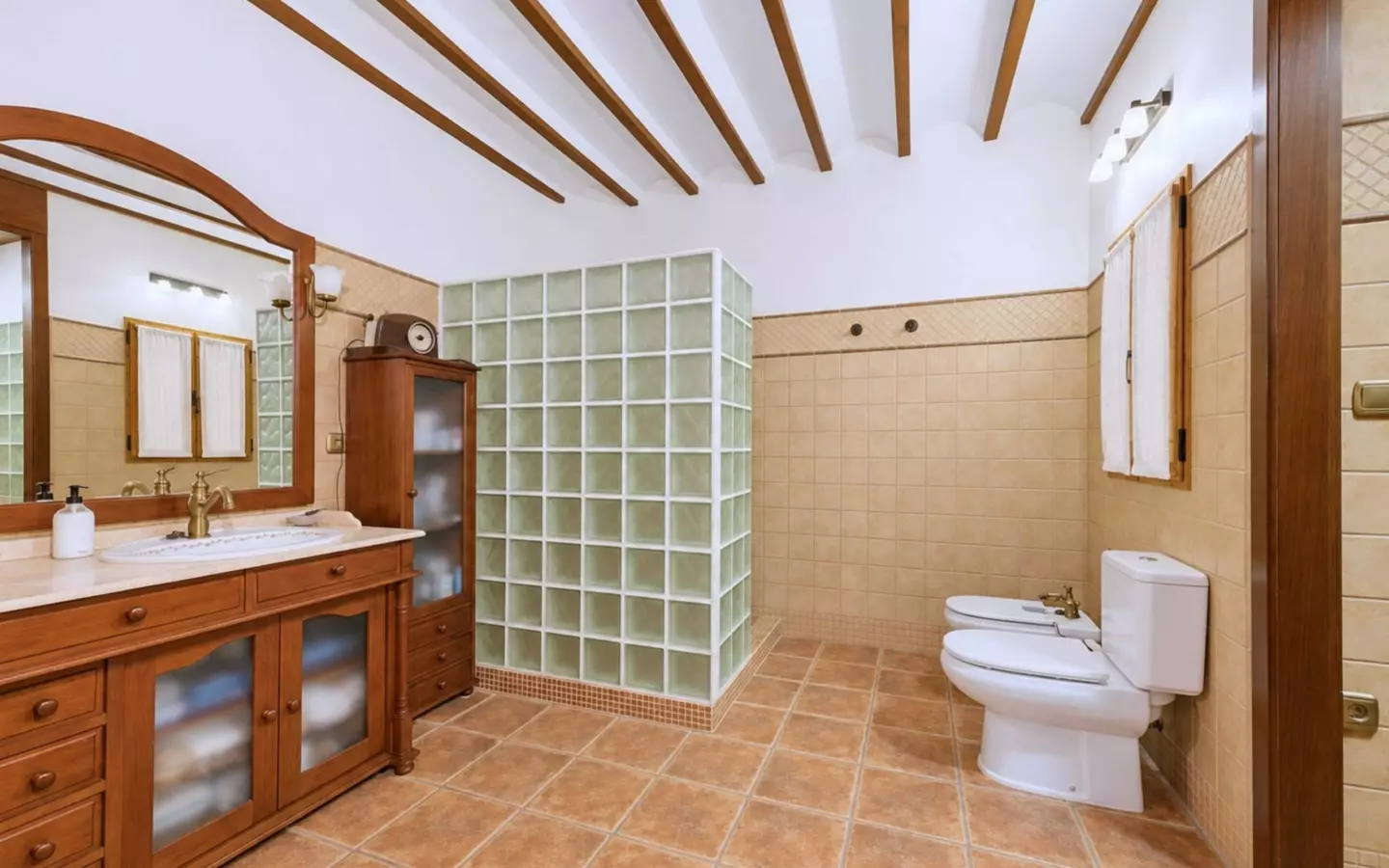 3-bedroom Townhouse In Pinoso, Spain (260 M²)