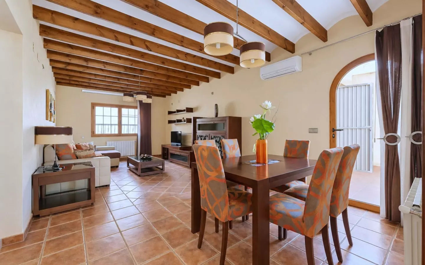 3-bedroom Townhouse In Pinoso, Spain (260 M²)