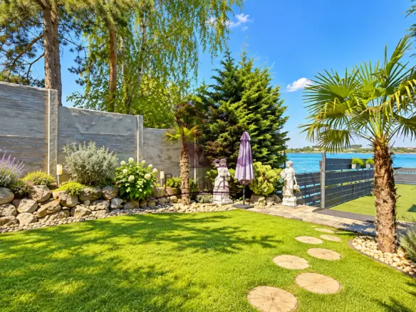 Luxury Waterfront Holiday Villa With Private Dock – SlneČnÉ JazerÁ, Senec, Slovakia