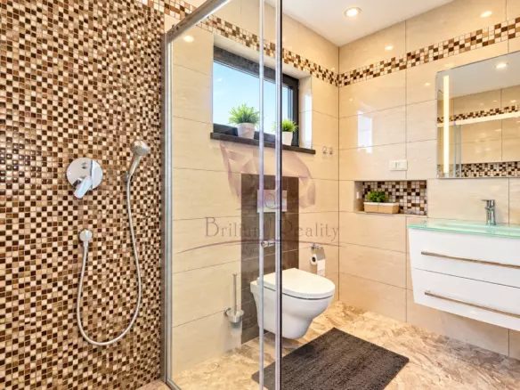 Luxury Waterfront Holiday Villa With Private Dock – SlneČnÉ JazerÁ, Senec, Slovakia