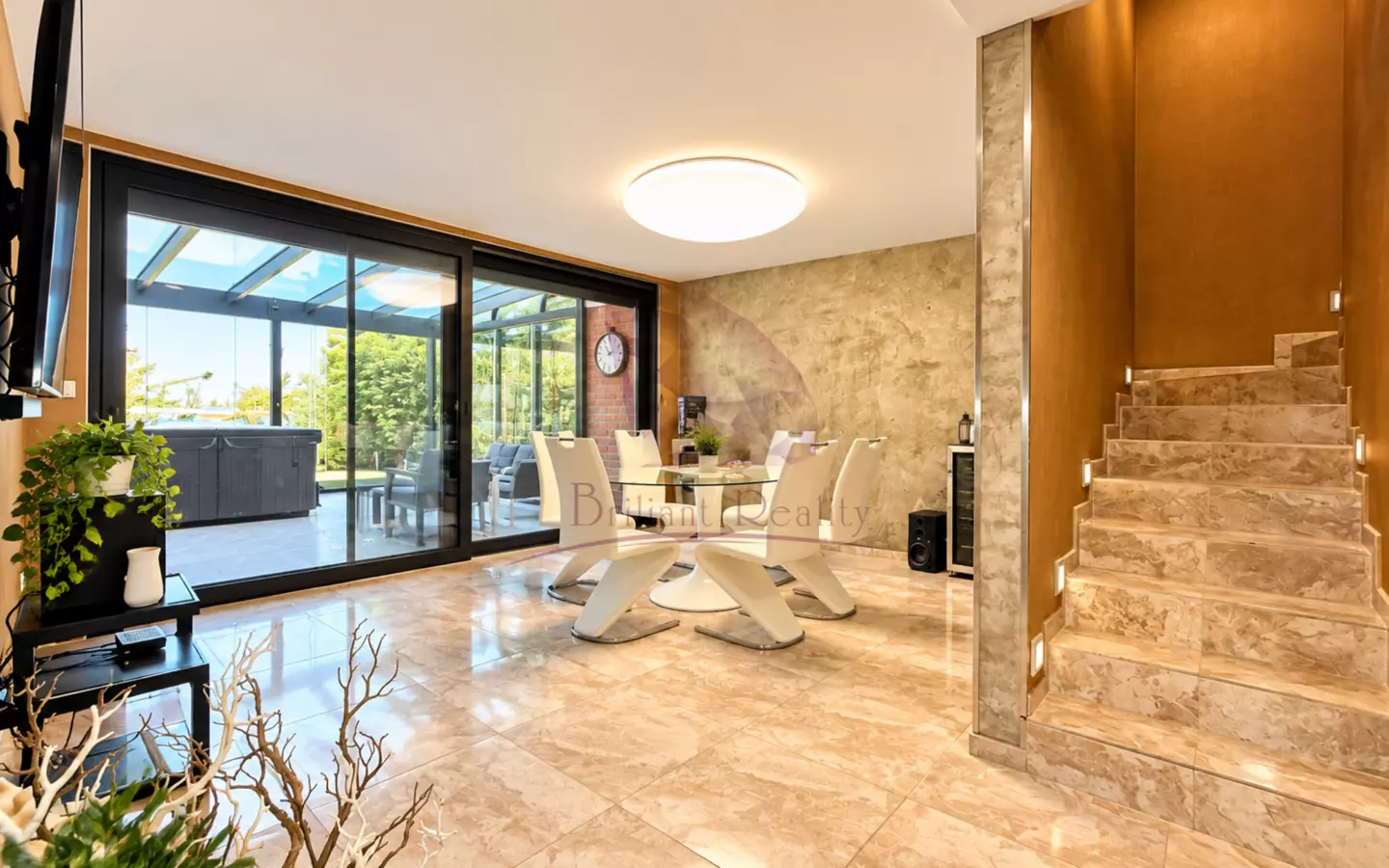 Luxury Waterfront Holiday Villa With Private Dock – SlneČnÉ JazerÁ, Senec, Slovakia