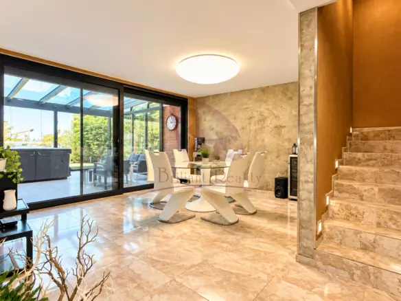 Luxury Waterfront Holiday Villa With Private Dock – SlneČnÉ JazerÁ, Senec, Slovakia