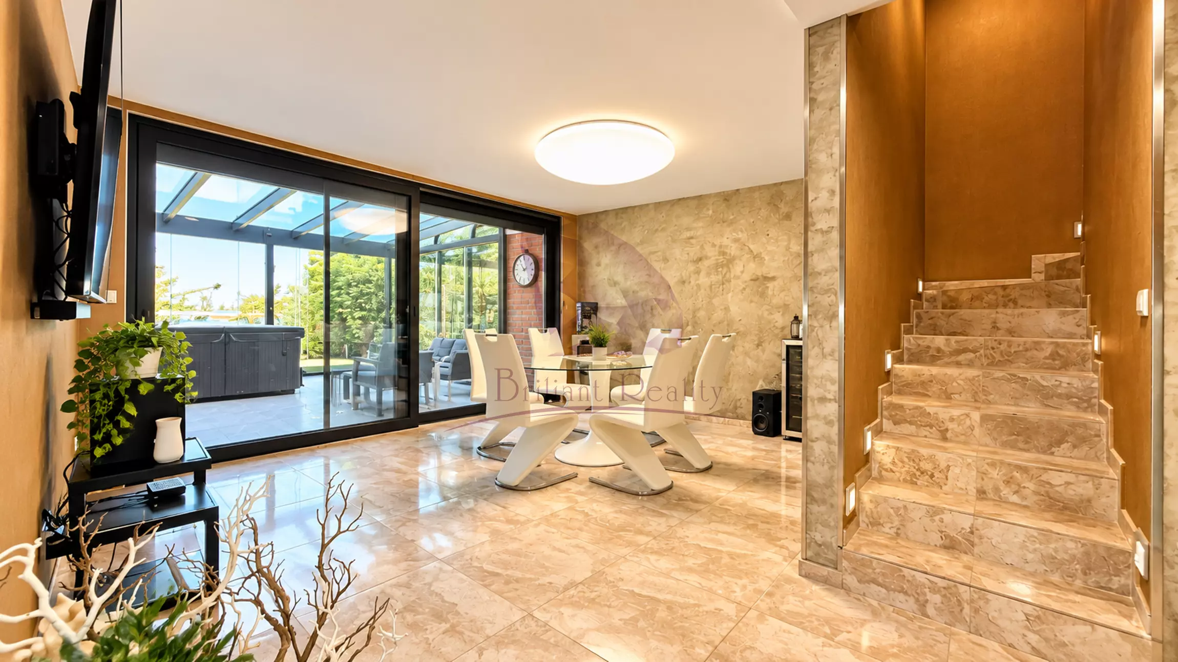 Luxury Waterfront Holiday Villa With Private Dock – SlneČnÉ JazerÁ, Senec, Slovakia
