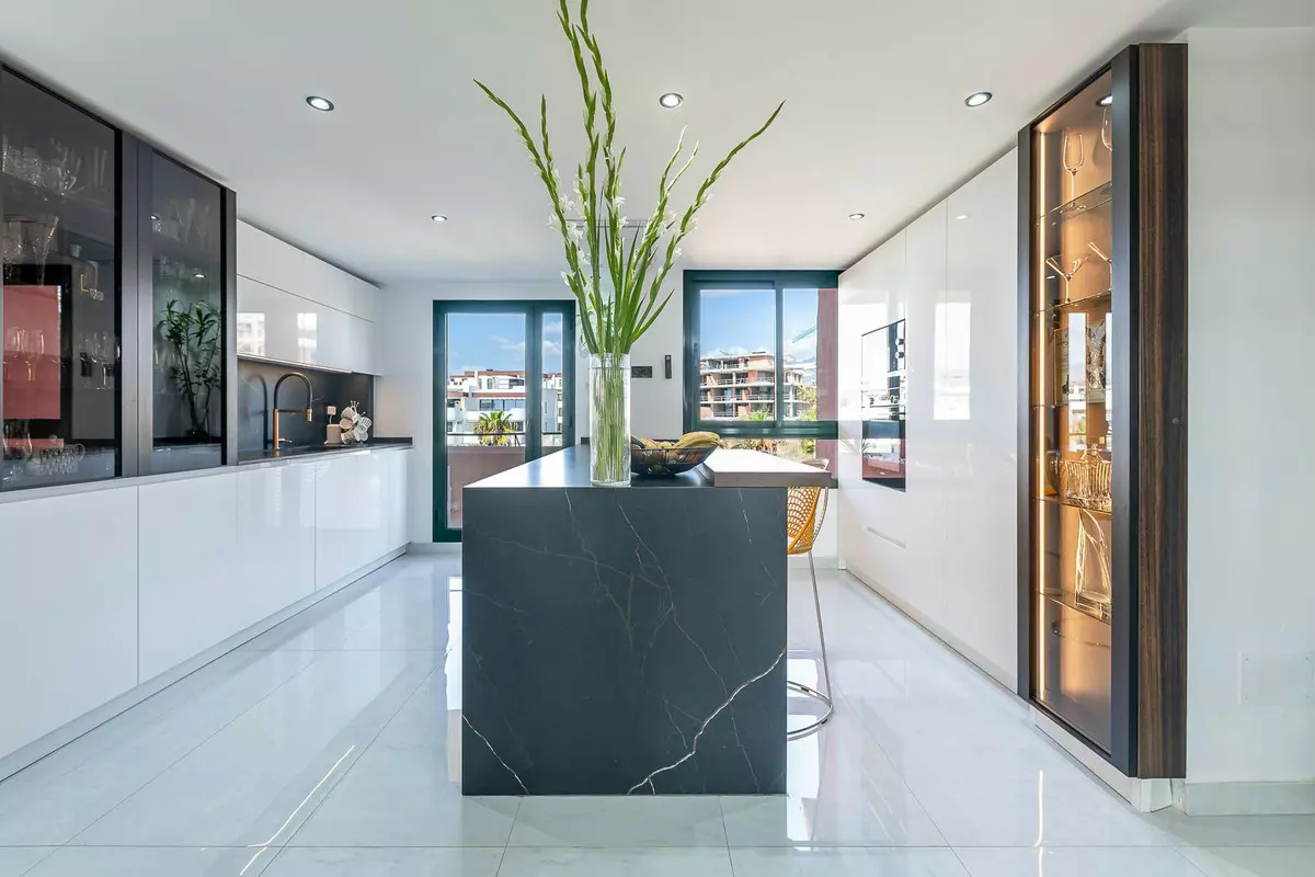 4-bedroom Property In Cancelada, Spain (156 M²)