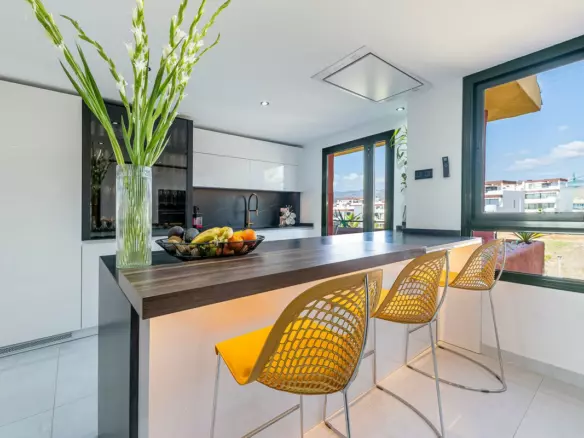 4-bedroom Property In Cancelada, Spain (156 M²)