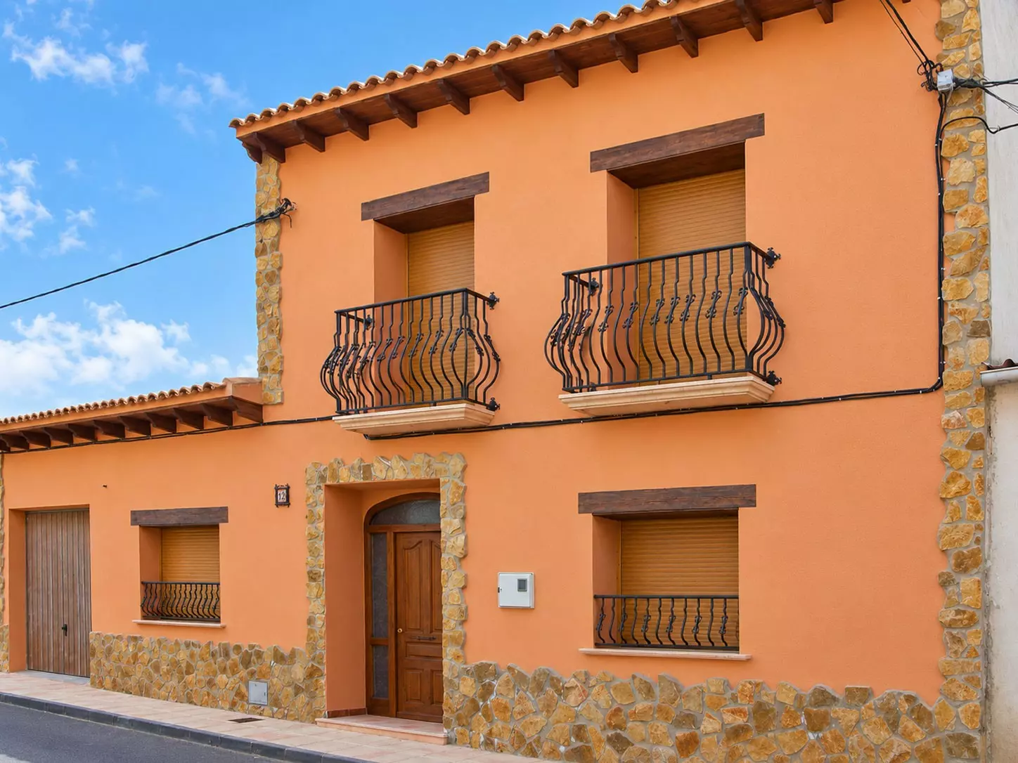 3-bedroom Townhouse In Pinoso, Spain (260 M²)