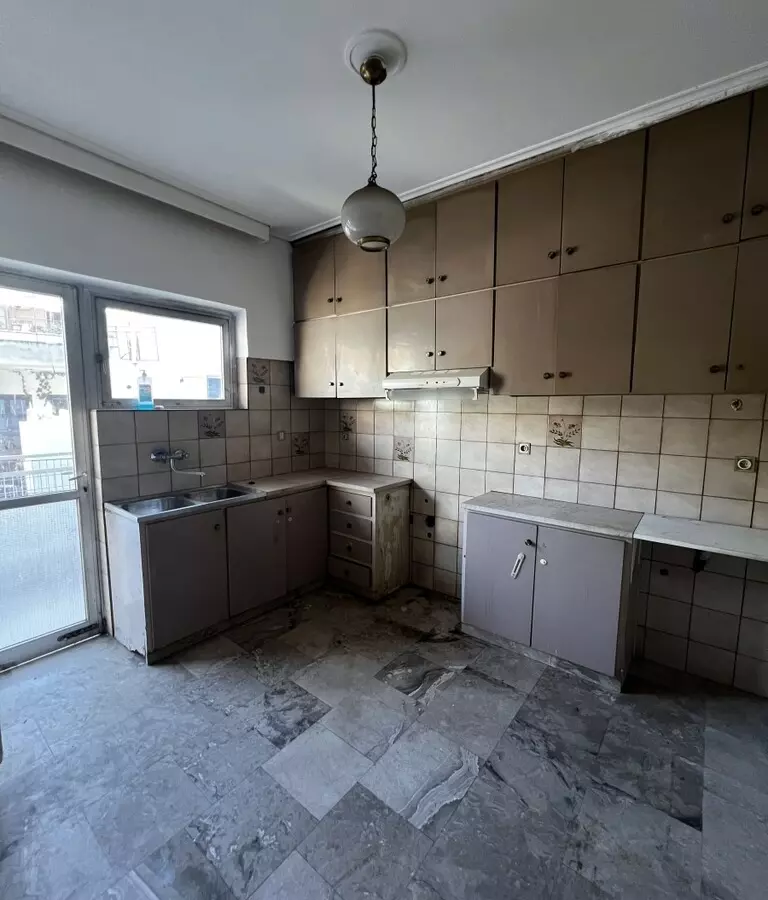 3-bedroom Flat In Zografou, Greece (141 M²)