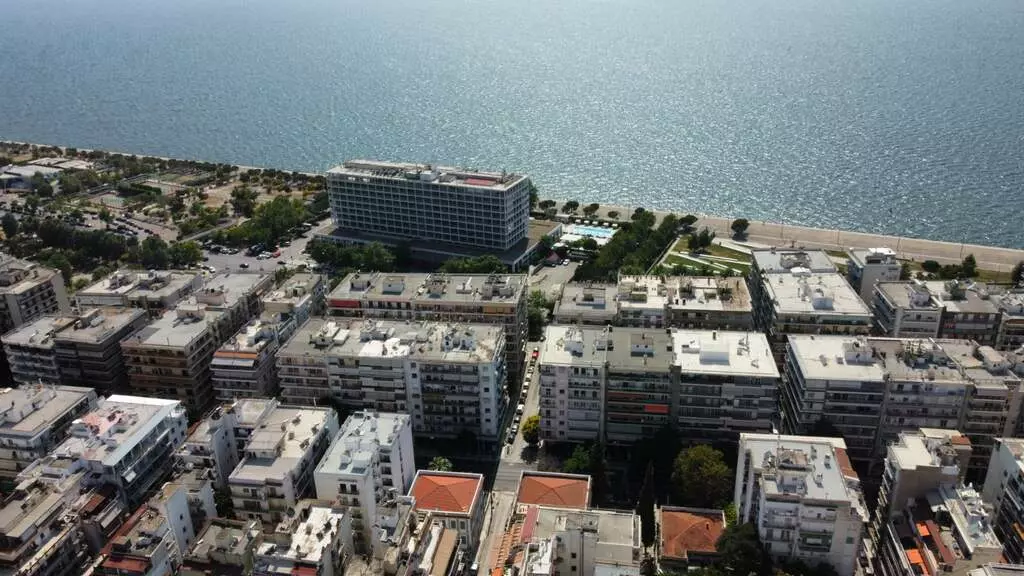 Building In Analipsi – Mpotsari – Nea Paralia, Greece (680 M²)