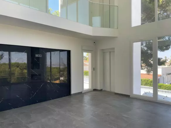 5-bedroom Villa In Torrevieja, Spain (165 M²)