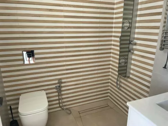 5-bedroom Villa In Torrevieja, Spain (165 M²)