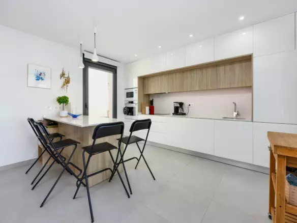4-bedroom Villa In Benijofar, Spain (179 M²)